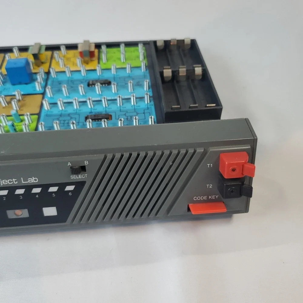 Radio Shack Science Fair 200 In One Electronic Project Lab Kit 28-265